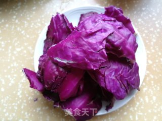 五花肉炒紫甘蓝的做法步骤：1