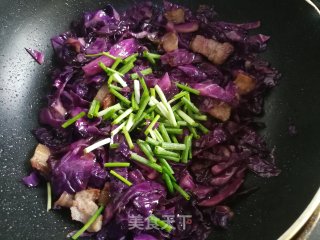 五花肉炒紫甘蓝的做法步骤：6