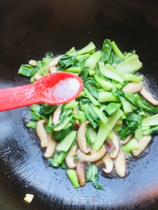 香菇炒上海青的做法步骤：9