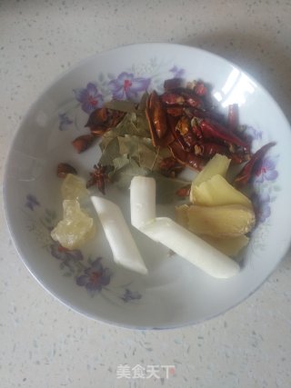 油豆腐泡红烧肉的做法步骤：1