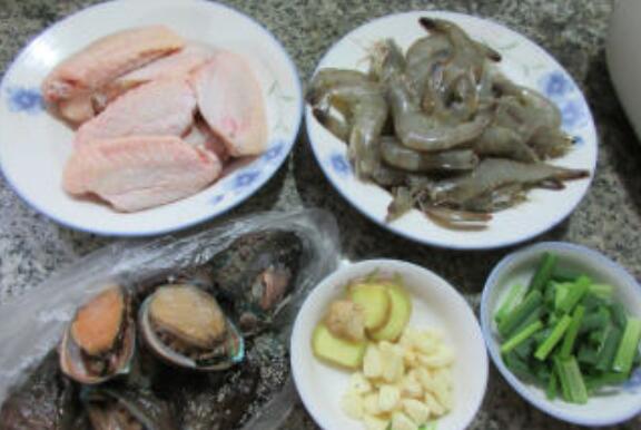 中翅鲍鱼鲜虾煲的做法步骤：1