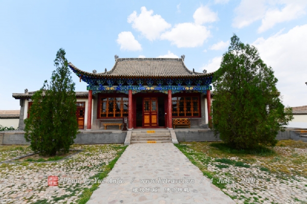 为更好的展示宁夏的长城文化,在明长城东段保存较完整的水洞沟景区红山堡内建了一所宁夏长城博物馆。建筑面积2200平方米,仿宁夏西北地区传统堡寨建筑形制,一层建筑,二进院落。以图片、模型、绘画等形式展示长城兴衰、长城建筑、长城戍守、长城攻占、长城管理、长城与民族文化交流等内容,重点展示宁夏历代长城风貌及变迁。