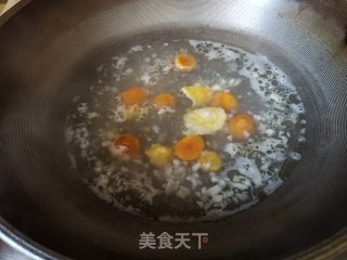 咸蛋上汤大豆苗的做法步骤：4