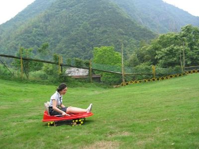 庙前滑草场