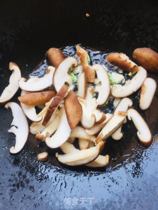 香菇炒上海青的做法步骤：6